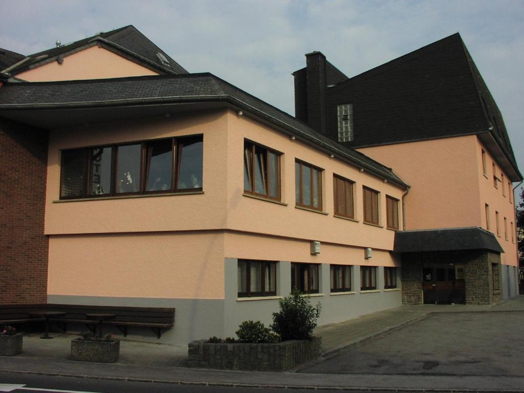 Hotel Restaurant Braas Esch-sur-Sûre Екстериор снимка