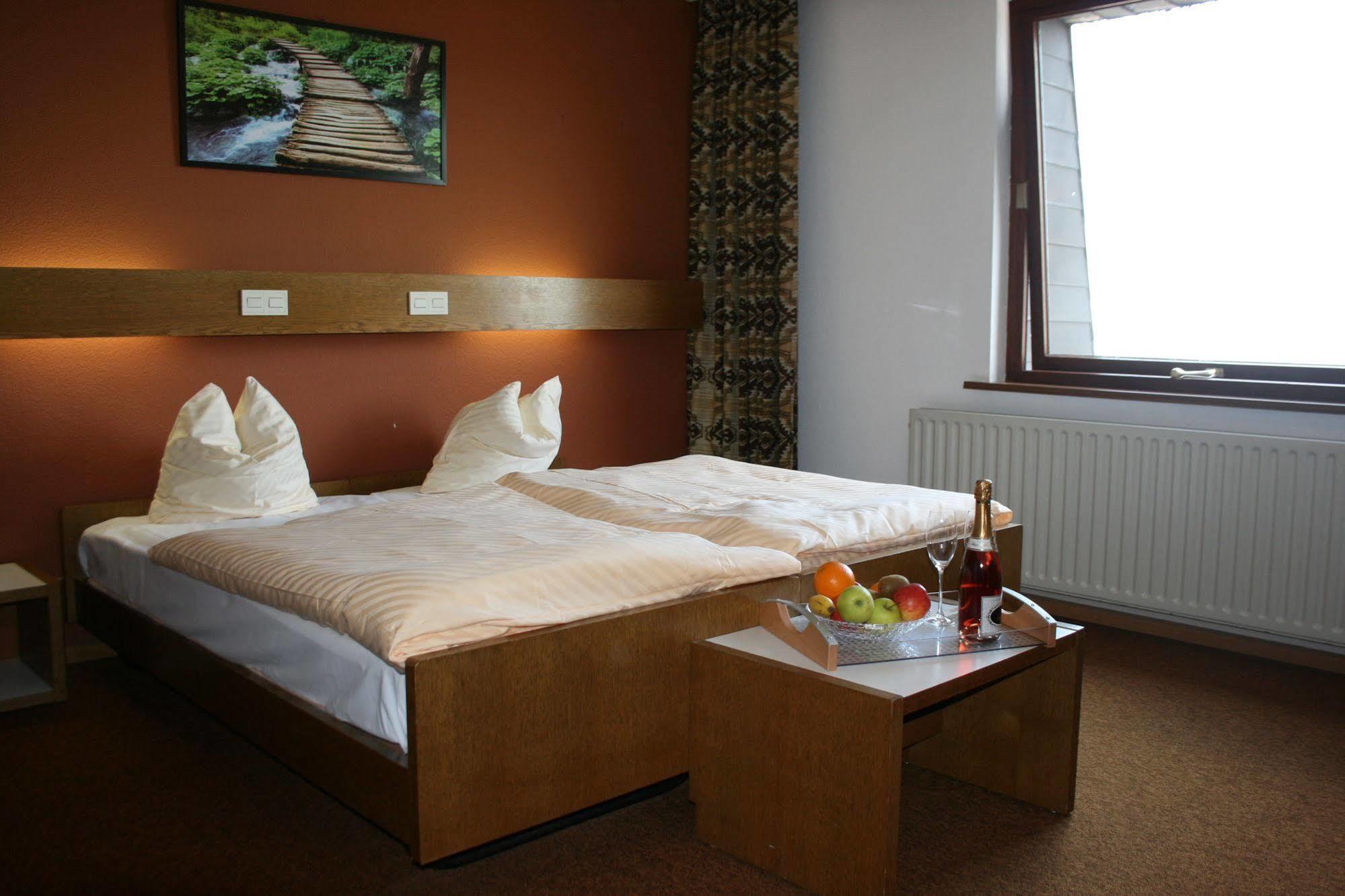 Hotel Restaurant Braas Esch-sur-Sûre Екстериор снимка
