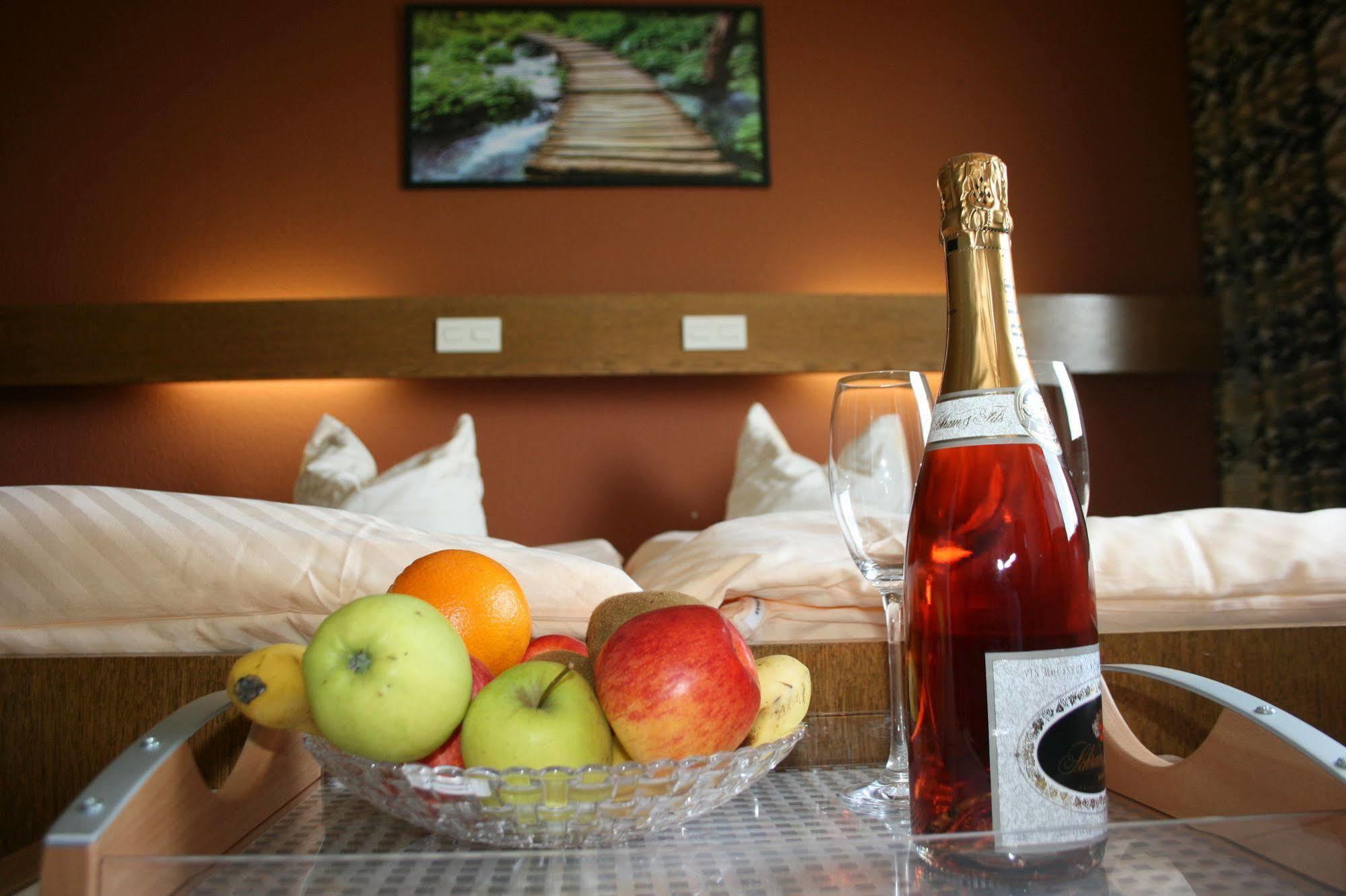 Hotel Restaurant Braas Esch-sur-Sûre Екстериор снимка