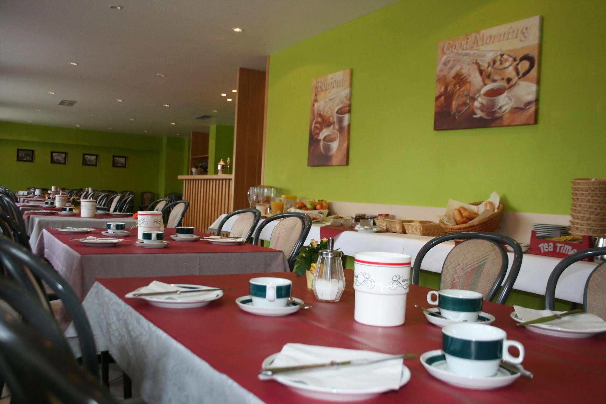 Hotel Restaurant Braas Esch-sur-Sûre Екстериор снимка