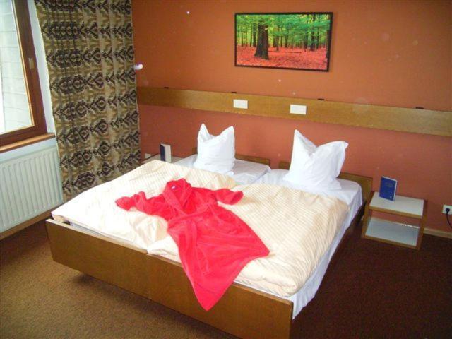 Hotel Restaurant Braas Esch-sur-Sûre Екстериор снимка